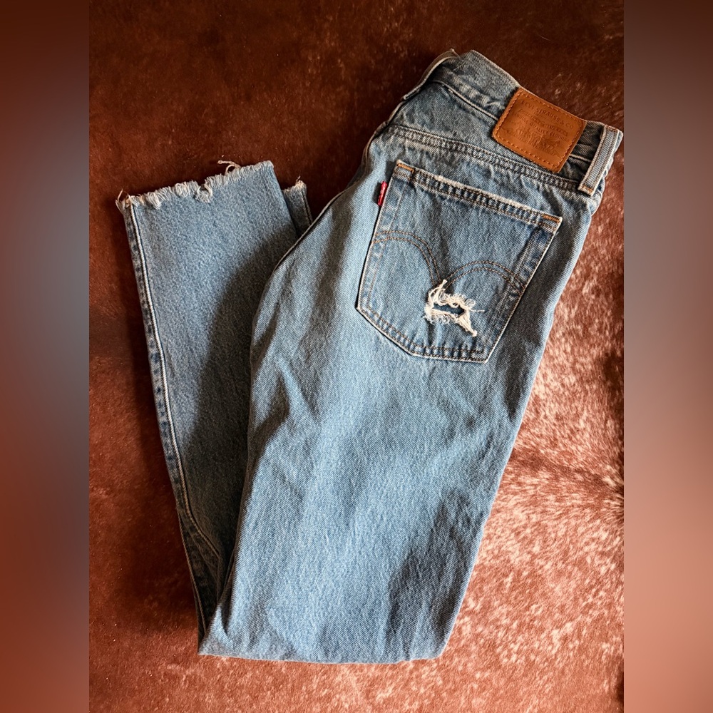 Women’s Levi Wedgie jeans, size 25